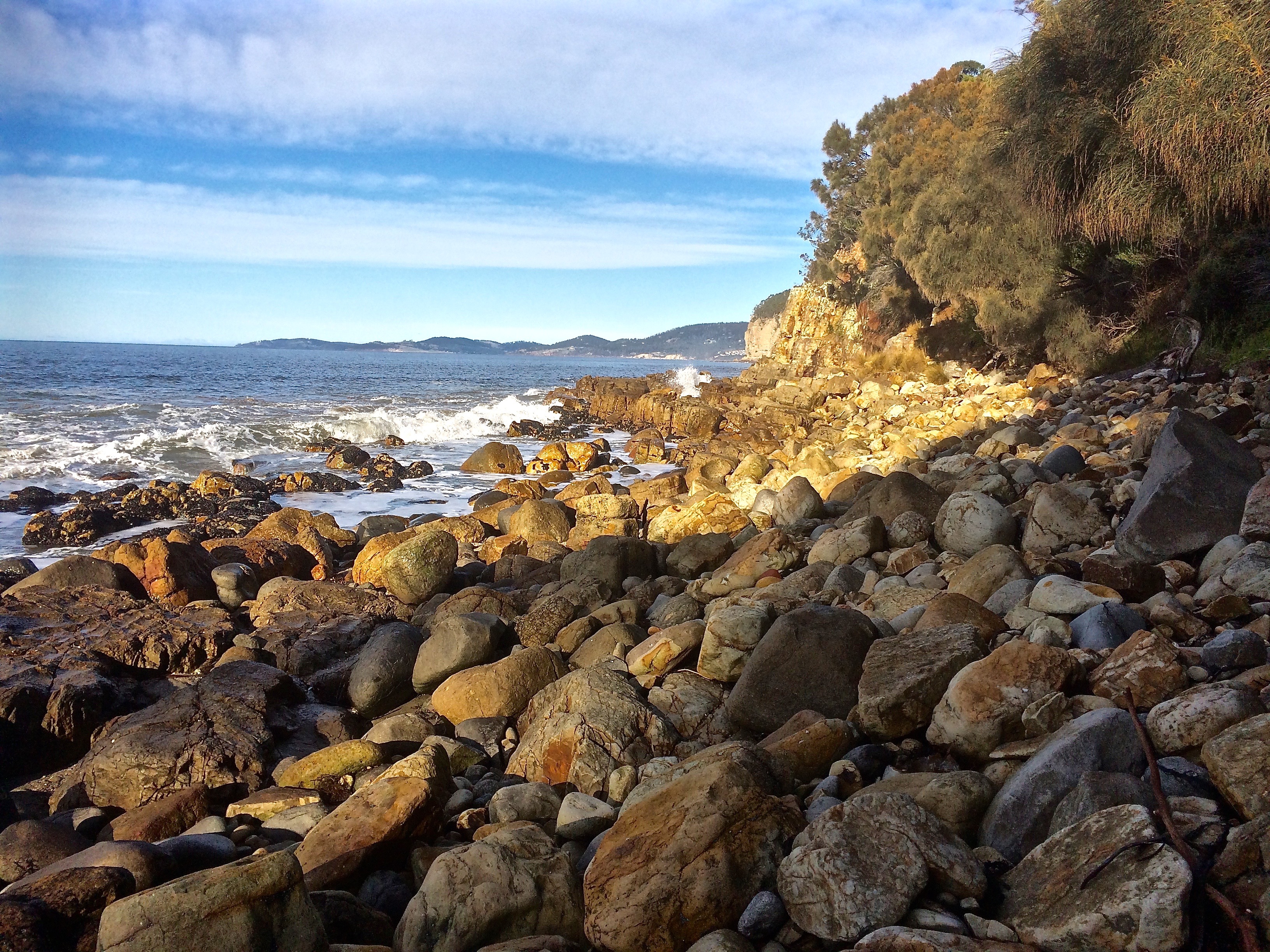 Derwent River: Alum Cliffs – Tasmanian Beaches: Exploring the Coast on ...